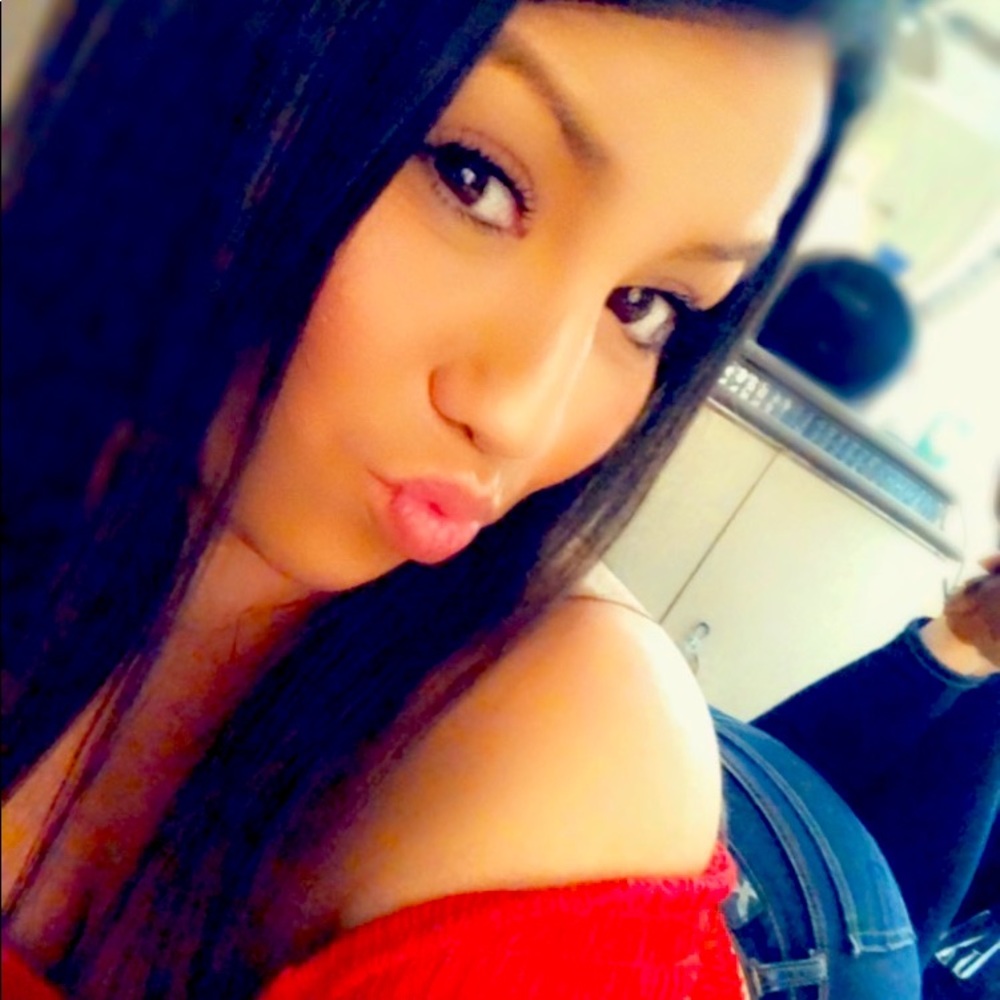 Meet your Posher, Claudia